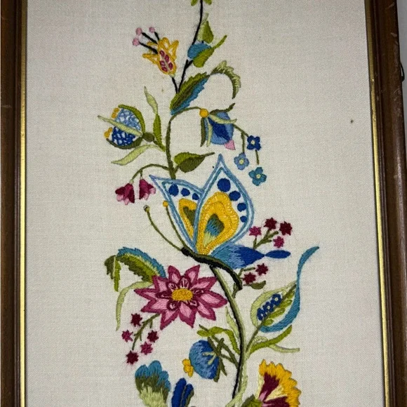 Vtg Framed Crewel Embroidery Flowers Floral Bouquet Needlework Art on Linen
